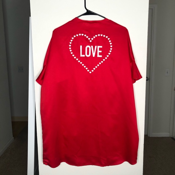 Victoria’s Secret Red Short-Sleeve Robe - Picture 2 of 6